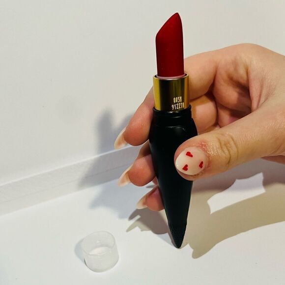 New Rouge Louboutin Velvet Matte Lipstick Red Dramadouce 005 (plastic cap) - Picture 12 of 15